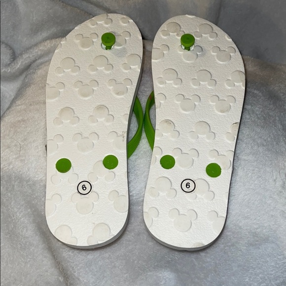 Walt Disney World Fun Flip Flops Sz 6 - Picture 4 of 4